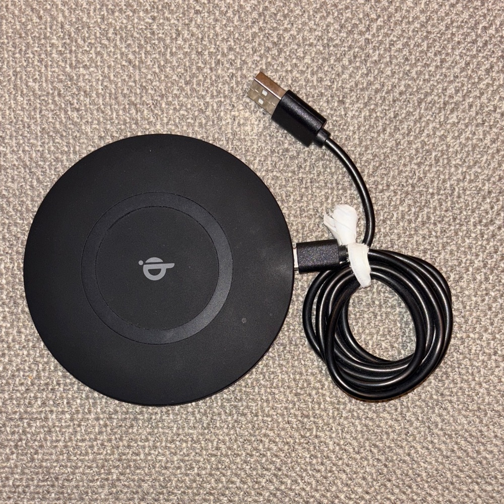 BlueHive Ultra-Thin Black Wireless Charging Pad